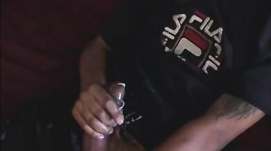 Si sega il pisello e sborra