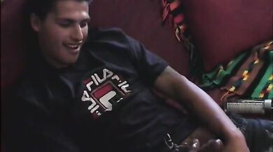 Si sega il pisello e sborra