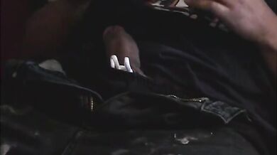 Si sega il pisello e sborra