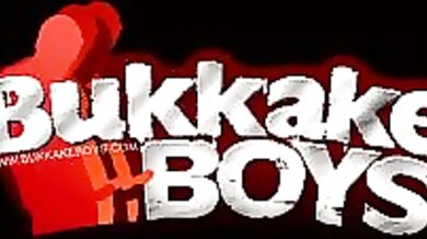 Boy gay si prende in faccia tante sborrate