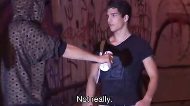 Coppia di giovani gay attivi scopa