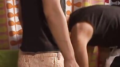 Coppia di giovani gay attivi scopa