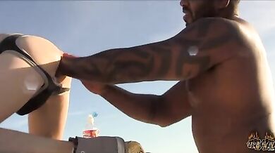 Gay biondo sexy rotto in culo