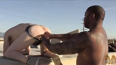 Gay biondo sexy rotto in culo