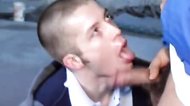 Studente gay arabo con il suo amico francese