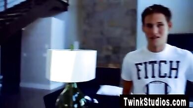 Biondino lo succhia da dio