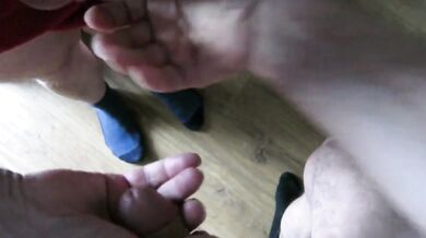 Si segano il cazzo a vicenda