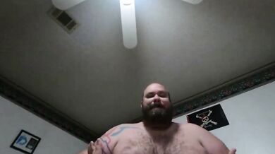 Inculato da grande orso peloso