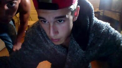 Ragazzi  etero provano il pompino per la prima volta