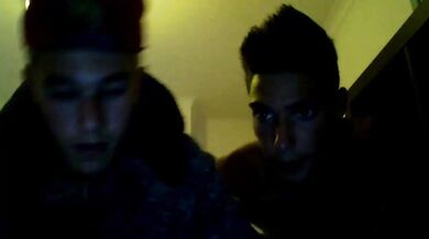 Ragazzi  etero provano il pompino per la prima volta