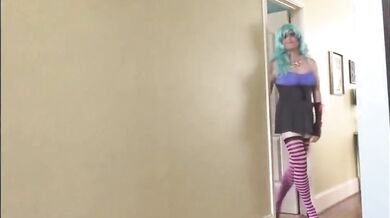 Crossdresser Erica 69 si spoglia