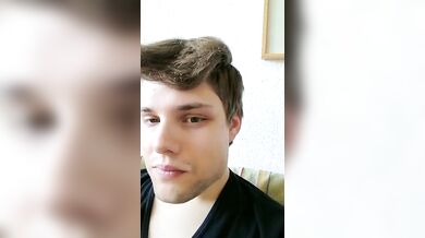 Mi metto un cetriolo nel culo e poi lo mangio