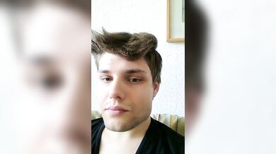 Mi metto un cetriolo nel culo e poi lo mangio