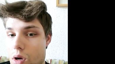 Mi metto un cetriolo nel culo e poi lo mangio