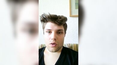 Mi metto un cetriolo nel culo e poi lo mangio