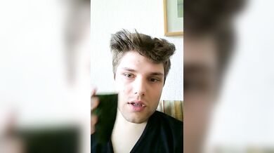 Mi metto un cetriolo nel culo e poi lo mangio