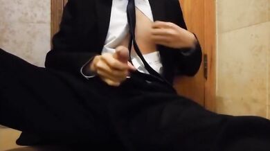 Studente gay si toglie i calzoni e si fa una sega