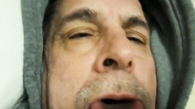 Mi masturbo il mio grande pene