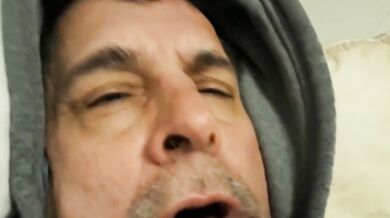 Mi masturbo il mio grande pene