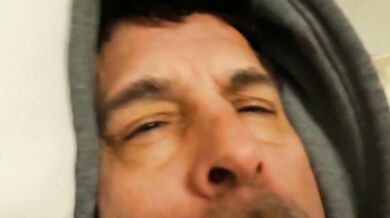 Mi masturbo il mio grande pene