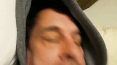 Mi masturbo il mio grande pene