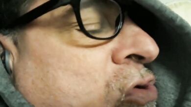 Mi masturbo il mio grande pene