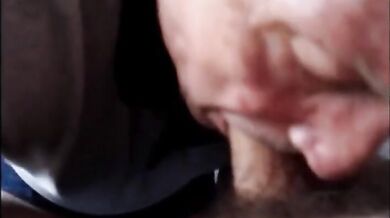 Nonno spompina un grosso cazzo