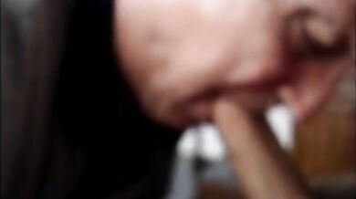 Nonno spompina un grosso cazzo