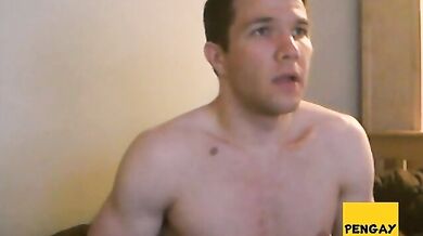 Bel ragazzo muscoloso si sega