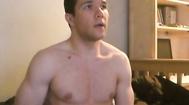 Bel ragazzo muscoloso si sega