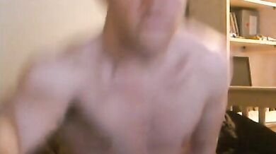 Bel ragazzo muscoloso si sega