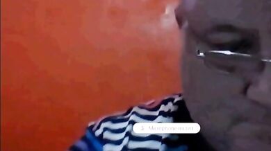 Nonno argentino che si masturba