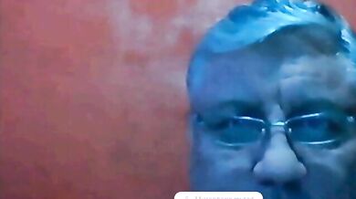 Nonno argentino che si masturba