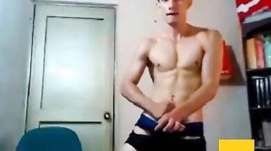 Bel ragazzo si masturba il suo culo sexy