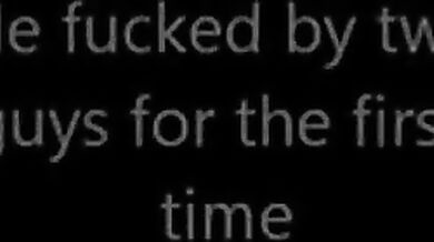 Due ragazzi mi scopano e mi vengono in culo