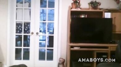 Vecchio grasso si spoglia in cam