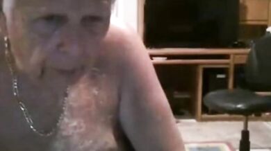 Vecchio grasso si spoglia in cam