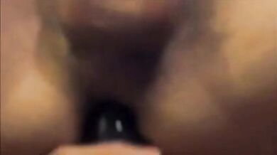 Ventenne gay si sega il cazzo