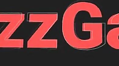 Gli scopa il culo e lo riempie di sborra