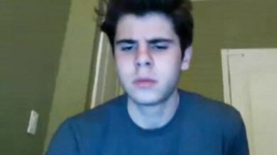 Ragazzo carino mostra il cazzo in webcam