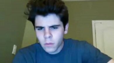 Ragazzo carino mostra il cazzo in webcam