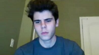 Ragazzo carino mostra il cazzo in webcam