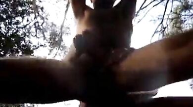 Inculato e masturbato outdoor