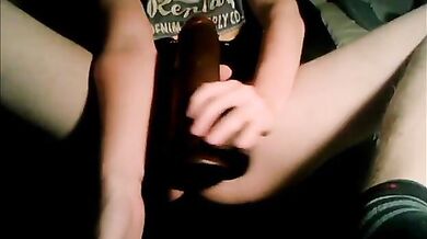 Ragazzo danese si gode un grosso dildo in culo