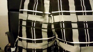 Grosso cazzo che diventa duro...in primo piano!