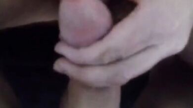 Ci masturbiamo il cazzo insieme