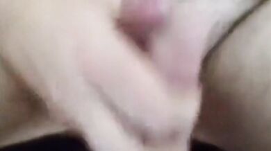 Ci masturbiamo il cazzo insieme