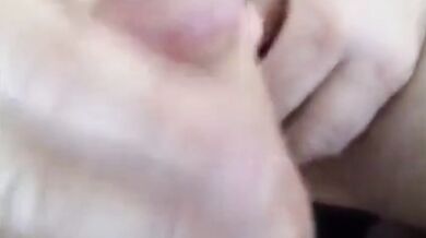 Ci masturbiamo il cazzo insieme