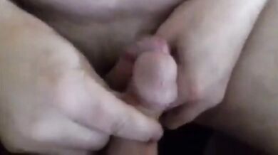 Ci masturbiamo il cazzo insieme