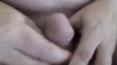 Ci masturbiamo il cazzo insieme